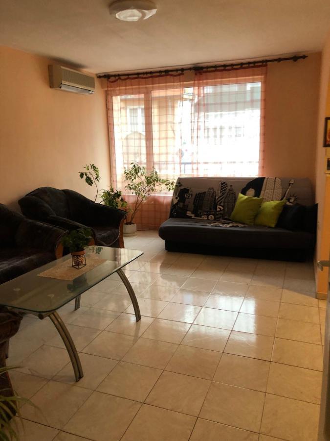 Spacious Beautiful Apartment - Prime Location Varna Eksteriør billede